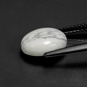 2.69カラットの天然灰色がかった白ハウライト（10.1×8 mm・オーバルカット）