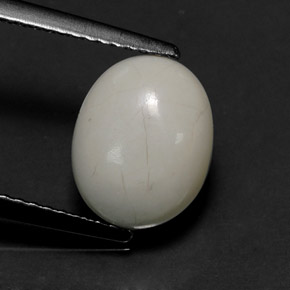 2.63カラットの天然灰色がかった白ハウライト（10.1×8 mm・オーバルカット）