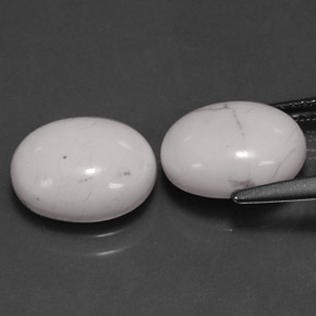 カラットの天然灰色がかった白ハウライト（10.1×8.1 mm・オーバルカット）