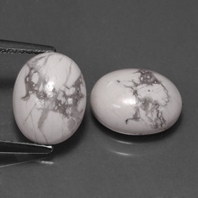 カラットの天然灰色がかった白ハウライト（10.1×8 mm・オーバルカット）