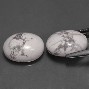 カラットの天然灰色がかった白ハウライト（10.1×8 mm・オーバルカット）