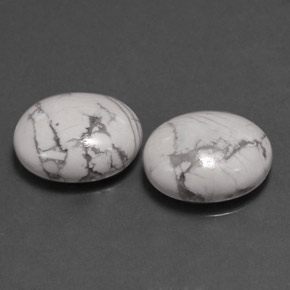 カラットの天然灰色がかった白ハウライト（10.1×8 mm・オーバルカット）