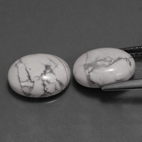 カラットの天然灰色がかった白ハウライト（10.1×8 mm・オーバルカット）