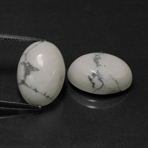 カラットの天然灰色がかった白ハウライト（14.2×10.4 mm・オーバルカット）