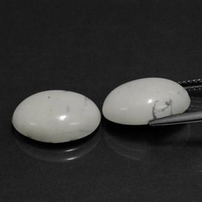 カラットの天然灰色がかった白ハウライト（14.3×10.3 mm・オーバルカット）