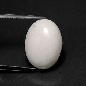 8.38カラットの天然灰色がかった白ハウライト（16.3×12.4 mm・オーバルカット）
