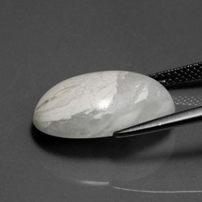 10.33カラットの天然灰色がかった白ハウライト（18.3×13.4 mm・オーバルカット）