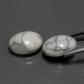カラットの天然灰色がかった白ハウライト（10.1×8 mm・オーバルカット）