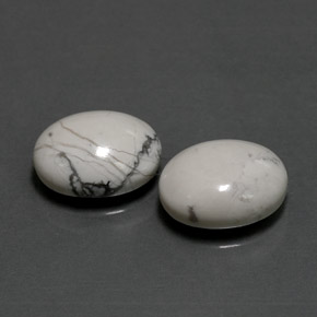 カラットの天然灰色がかった白ハウライト（10.1×8 mm・オーバルカット）
