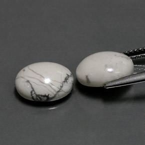 カラットの天然灰色がかった白ハウライト（10.1×8 mm・オーバルカット）