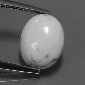 2.55カラットの天然灰色がかった白ハウライト（10.1×8.1 mm・オーバルカット）