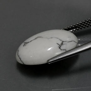 7.17カラットの天然灰色がかった白ハウライト（16×12.2 mm・オーバルカット）