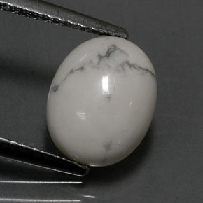 2.52カラットの天然灰色がかった白ハウライト（10.1×8 mm・オーバルカット）
