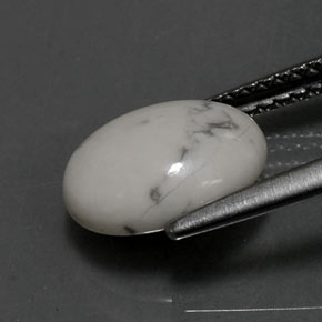 2.52カラットの天然灰色がかった白ハウライト（10.1×8 mm・オーバルカット）
