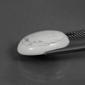 8.19カラットの天然灰色がかった白ハウライト、オーバルカット、オペーク