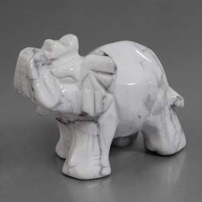 632.74カラットの天然灰色がかった白ハウライト、ファンシーシェイプ、オペーク