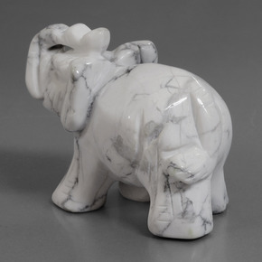 632.74カラットの天然灰色がかった白ハウライト、ファンシーシェイプ、オペーク