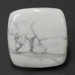 78.87カラットの天然灰色がかった白ハウライト（33.2×33.1 mm・クッションカット）