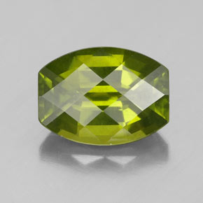 2.73カラットの天然オリーブグリーンアイドクレース（9.7×7.3 mm・ファンシーシェイプ）