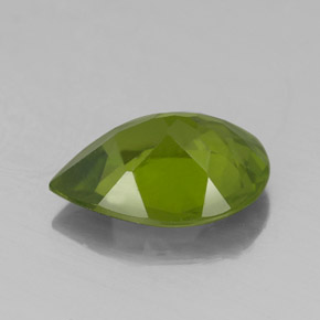 1.83カラットの天然オリーブグリーンアイドクレース（9.8×7.2 mm・洋梨の形）