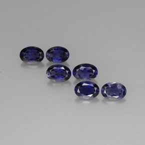 カラットの天然バイオレットブルーアイオライト（7.1×5.1 mm・オーバルカット）