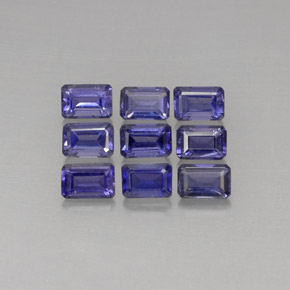 カラットの天然バイオレットアイオライト（5.8×3.9 mm・エメラルドカット）