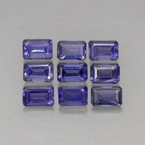 カラットの天然バイオレットアイオライト（5.8×3.9 mm・エメラルドカット）