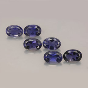 カラットの天然バイオレットブルーアイオライト（7.1×5.1 mm・オーバルカット）