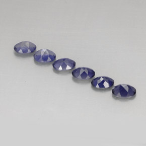 カラットの天然バイオレットブルーアイオライト（7.1×5.1 mm・オーバルカット）