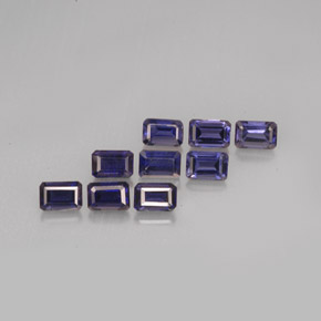 カラットの天然バイオレットブルーアイオライト（6.1×4 mm・エメラルドカット）