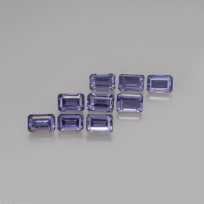 カラットの天然バイオレットブルーアイオライト（5.9×3.9 mm・エメラルドカット）