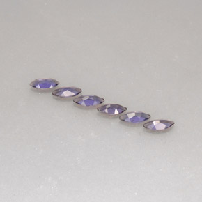 カラットの天然バイオレットブルーアイオライト（6.1×3 mm・マーキス）