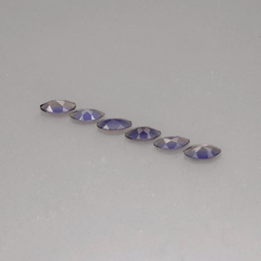 カラットの天然バイオレットブルーアイオライト（6.3×3.3 mm・マーキス）