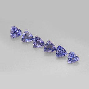 カラットの天然バイオレットブルーアイオライト（4.1x4.1 mm・トリリアント）