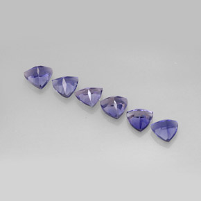 カラットの天然バイオレットブルーアイオライト（4.1x4.1 mm・トリリアント）