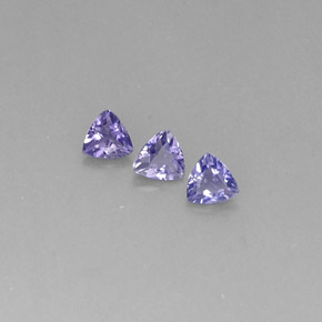カラットの天然バイオレットアイオライト（4×3.8 mm・トリリアント）