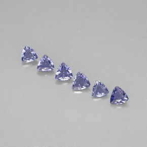 カラットの天然バイオレットブルーアイオライト（4×3.8 mm・トリリアント）