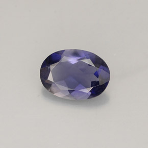 0.56カラットの天然バイオレットアイオライト（7.2×5.2 mm・オーバルカット）