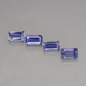 カラットの天然バイオレットブルーアイオライト（4.9×2.9 mm・エメラルドカット）