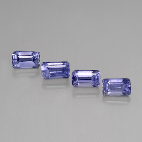 カラットの天然バイオレットブルーアイオライト（5.1×3.2 mm・エメラルドカット）