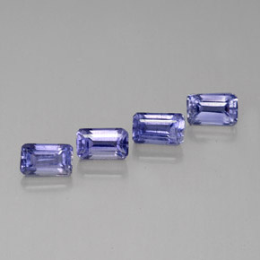 カラットの天然バイオレットブルーアイオライト（5.1×3.2 mm・エメラルドカット）