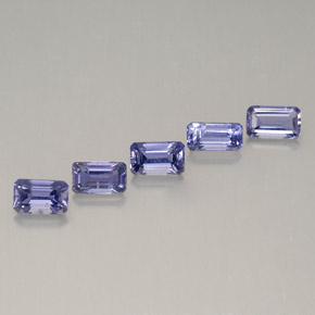 カラットの天然バイオレットアイオライト（5×3 mm・エメラルドカット）