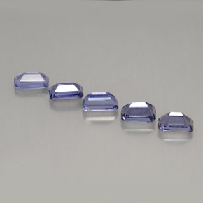 カラットの天然バイオレットアイオライト（5×3 mm・エメラルドカット）