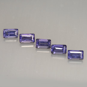 カラットの天然バイオレットアイオライト（5×3 mm・エメラルドカット）