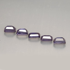 カラットの天然バイオレットアイオライト（5×3.1 mm・エメラルドカット）