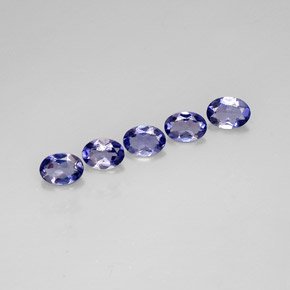 カラットの天然バイオレットブルーアイオライト（7×5.1 mm・オーバルカット）