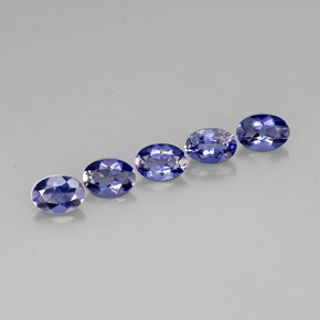 カラットの天然バイオレットブルーアイオライト（7.5×5.1 mm・オーバルカット）