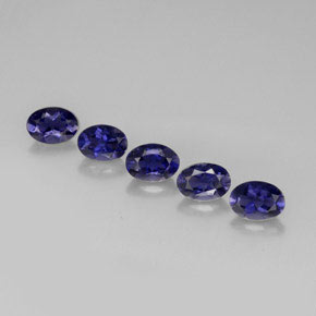 カラットの天然バイオレットブルーアイオライト（6.8×5 mm・オーバルカット）