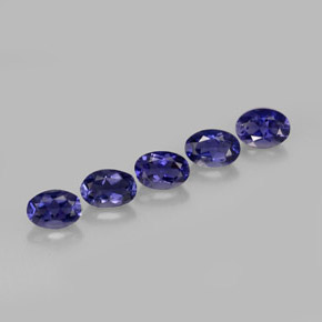 カラットの天然バイオレットブルーアイオライト（6.8×5 mm・オーバルカット）