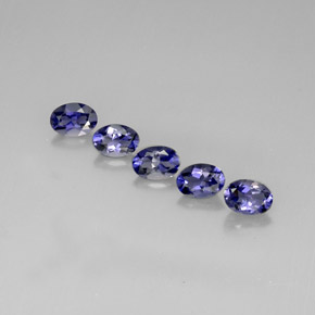 カラットの天然バイオレットブルーアイオライト（7.1×5.1 mm・オーバルカット）